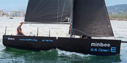 monohull sailboat Minibee 650