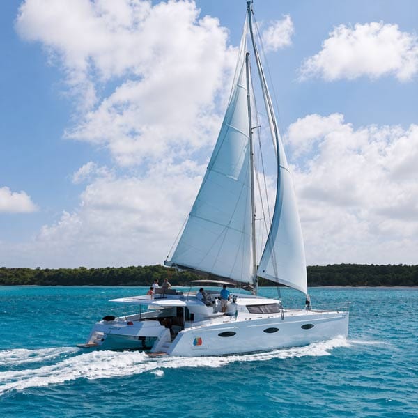 catamaran Fountaine Pajot Sanya 57