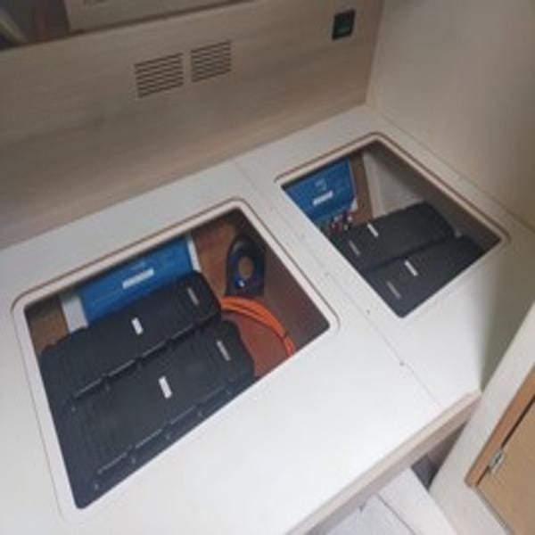 installation énergétique sur catamaran Fountaine Pajot Sanya 57