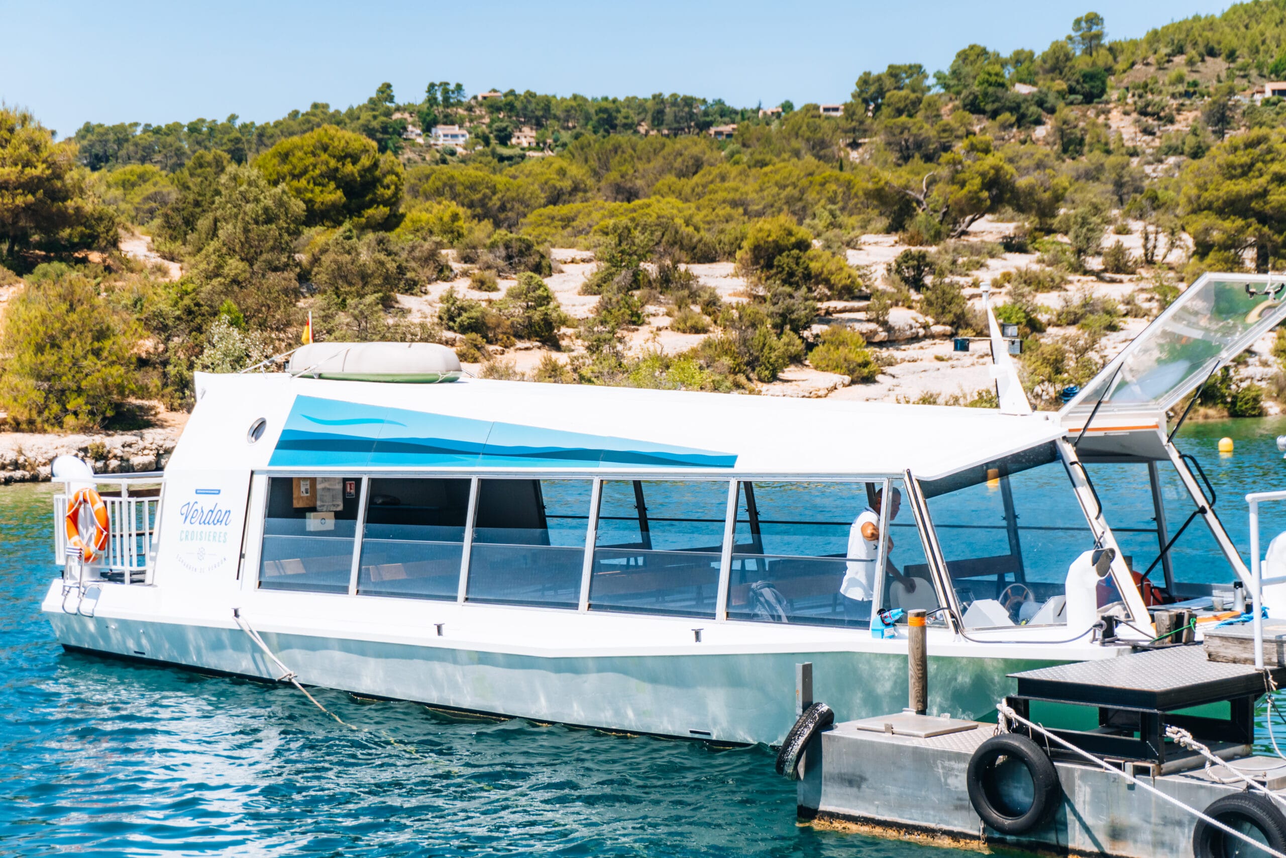 Réalisations - Verdon Croisières Verdon Croisières - Navire à passagers 100% électrique sur le lac d'Esparron