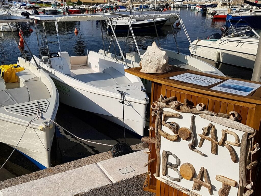 SolarBoat à Cannes équipé par notre agence de Gréoux les Bains